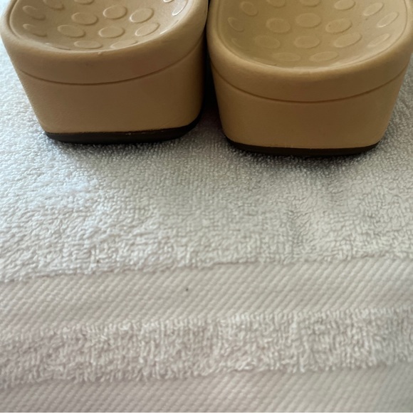 Vionic High Tide Flip Flop Sandals size 11 Beige Podiatrist, Designed NWOT🔥🔥 - Picture 6 of 11